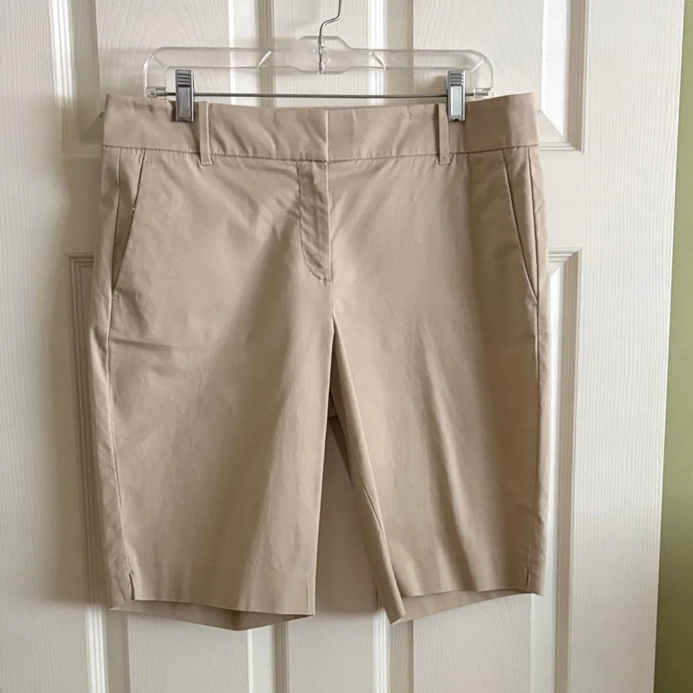 Ann Taylor the Boardwalk short size 10 khaki - Picture 2 of 8